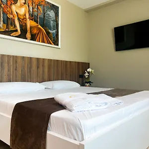 Hotel Jata Crown ***